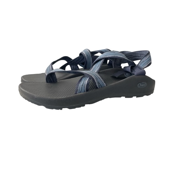 Adjusting straps are cut 1/2 length not for people with wide feet - Picture 2 of 11